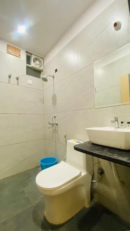 tourist hotels in hotel majestic inn bhopal