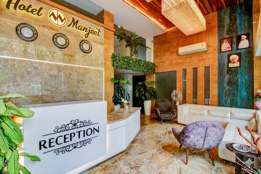 luxury hotels in hotel manjeet bhopal