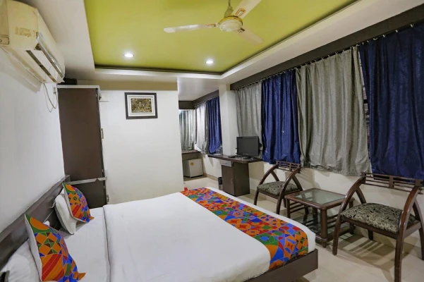hotel with swimming pool in chetak bridge, bhopal - hotel midland