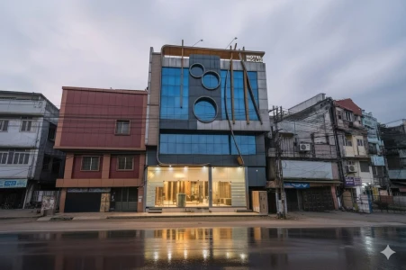 hotel with party hall in chetak bridge, bhopal - hotel midland