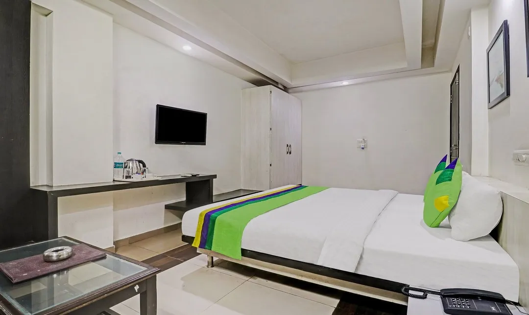 hotel in mp nagar zone 2, bhopal for family - hotel mohit regency