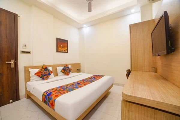 hotel near bhopal railway station - hotel new mohit regency