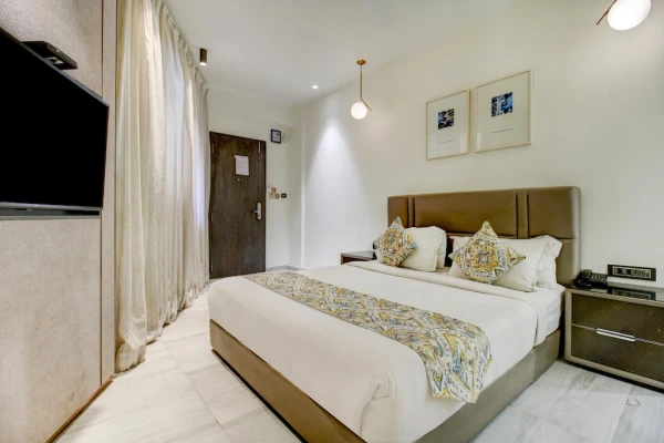 hotel with swimming pool in chetak bridge, bhopal - hotel oasis blue unit of rvs group