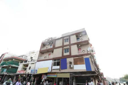 hotel near bhopal railway station - hotel om sai plaza