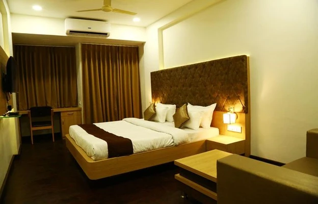 couple friendly hotels in hotel rajdoot gaurav bhopal