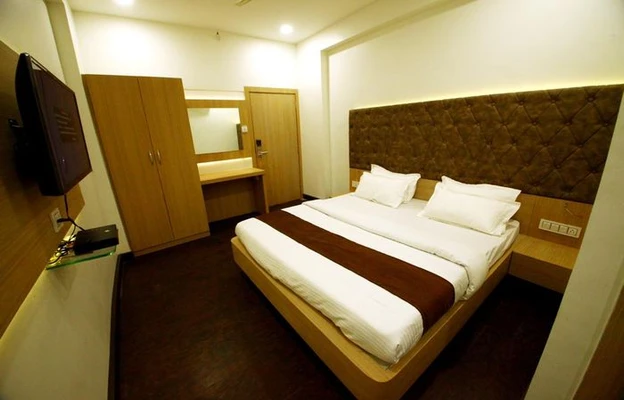hotels for couple in hotel rajdoot gaurav bhopal