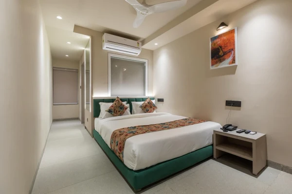 hotel in chetak bridge, bhopal for couples - hotel red vibes unit of rvs group