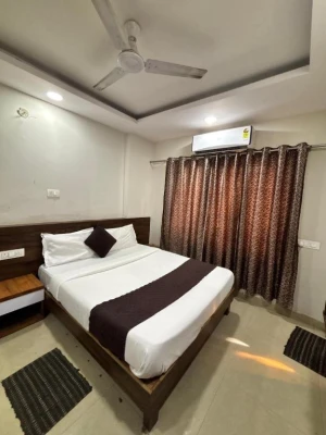 hotel with swimming pool in gulmohar trilanga bhopal, bhopal - hotel regal edge
