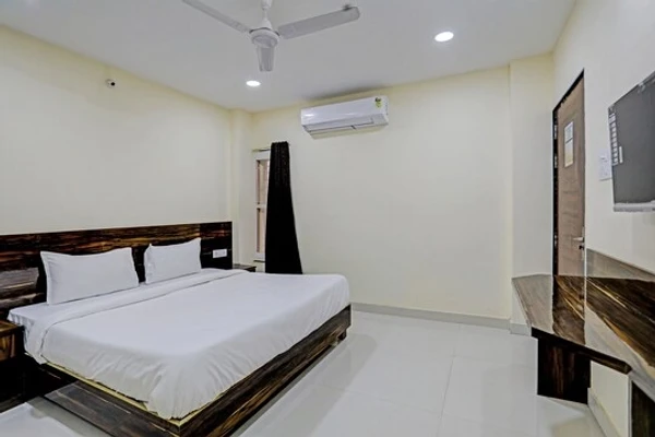 best night stay hotels in hotel regal edge bhopal