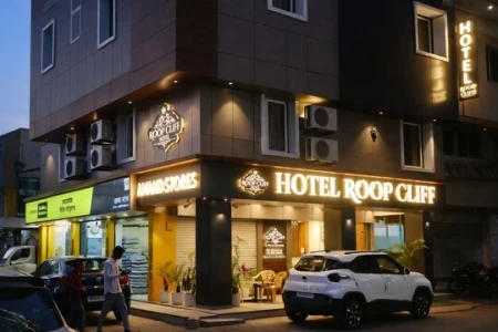 hotel near bhopal railway station - hotel roop cliff
