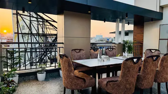 best hotels for few hours in hotel roop cliff bhopal