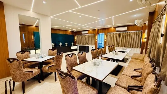 best luxury hotels in hotel roop cliff bhopal