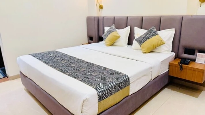 book hotels in hotel roop cliff bhopal