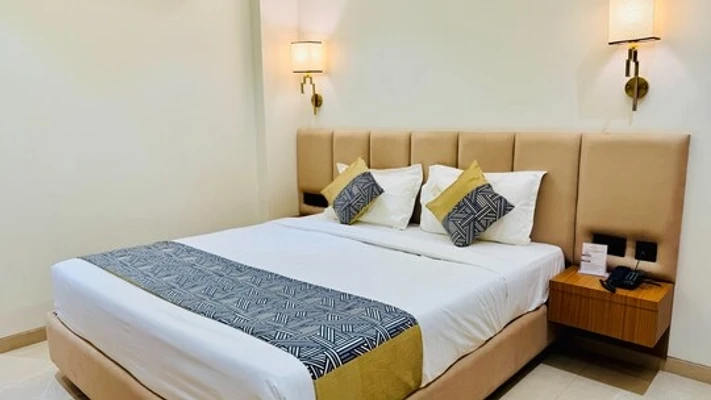 group holiday hotels in hotel roop cliff bhopal