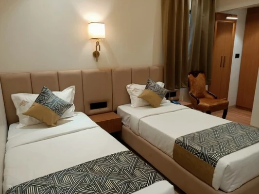 hotel near bhopal railway station - hotel roop cliff