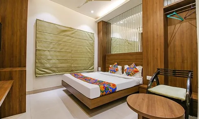 good hotels in hotel royal palace bhopal