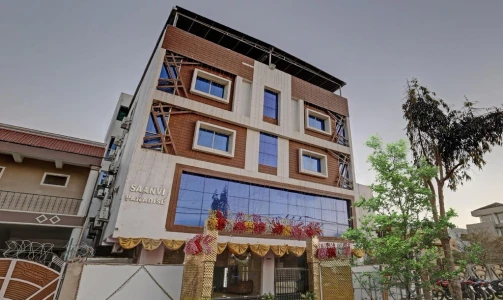 hotel with free parking in hoshangabad road, bhopal - hotel saanvi paradise