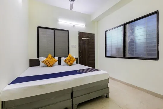 hotel with bar in chetak bridge, bhopal - hotel saavi internationals
