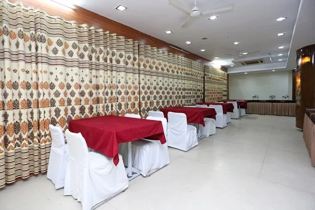 tourist hotels in hotel satya vilas bhopal