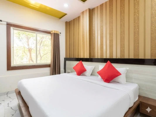 hotel in new market, bhopal for family - hotel savitri regency