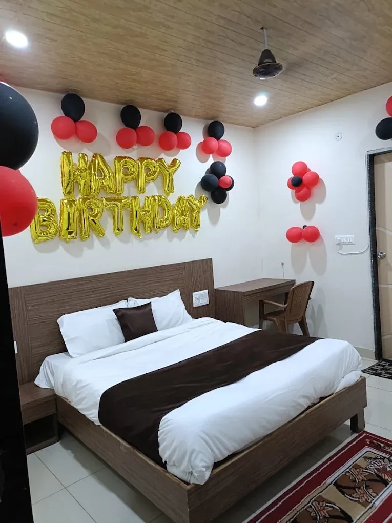 tourist hotels in hotel shri balaji bhopal