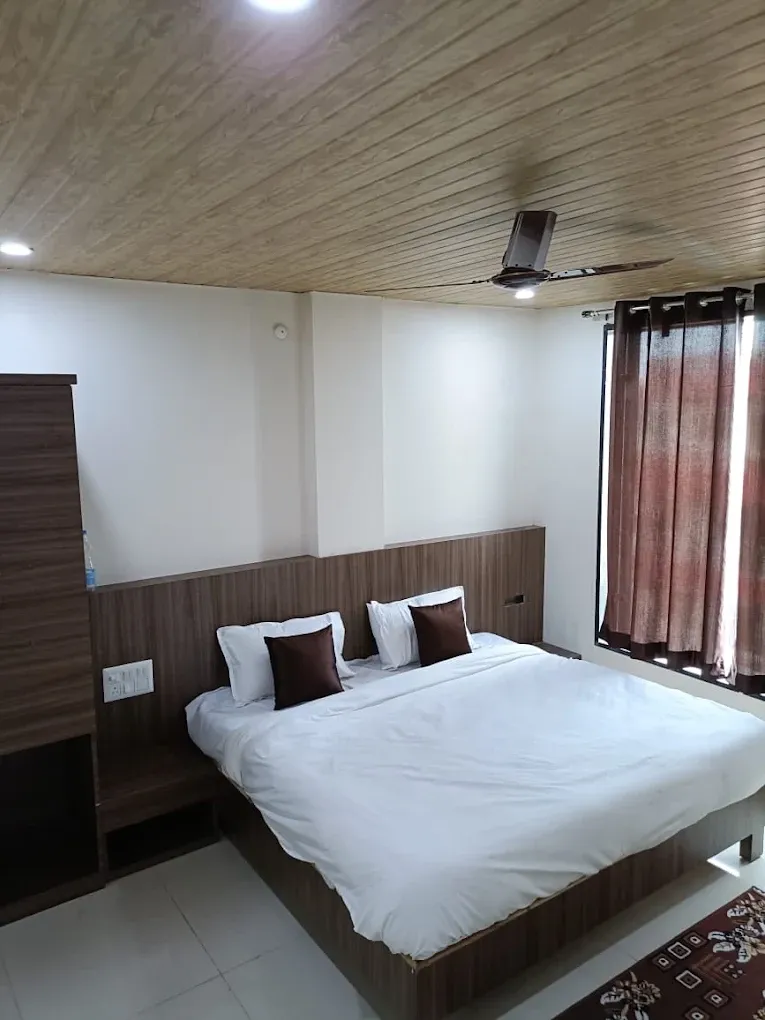 couple friendly hotels in hotel shri balaji bhopal