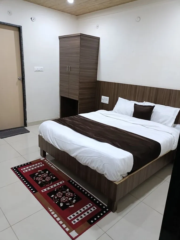 best hotel in hotel shri balaji bhopal