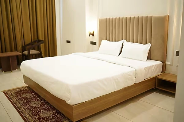 luxury hotel in hotel shri residency bhopal