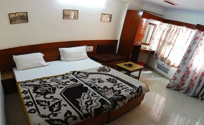 hotel with party hall in hamidia road, bhopal - hotel sonali regency