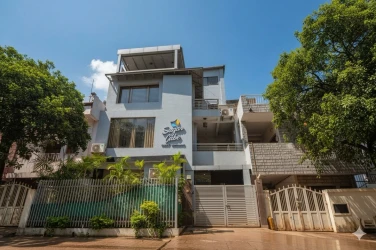 tourist hotels in hotel sugar cube bhopal