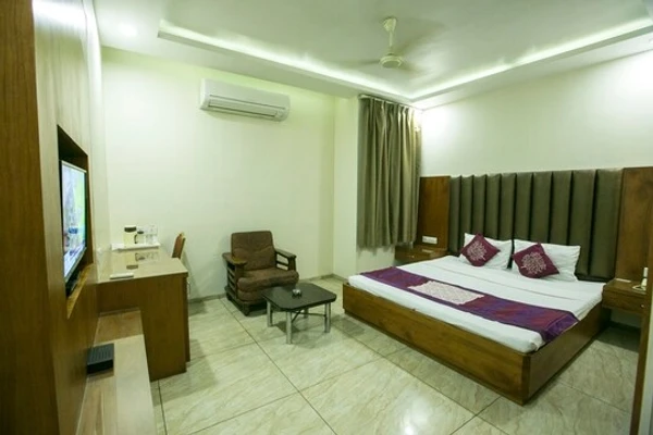 hotel with swimming pool in railway station, bhopal - hotel surya
