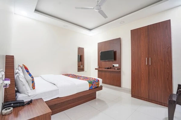 hotel with free parking in kolar road, bhopal - hotel the ganesha oasis