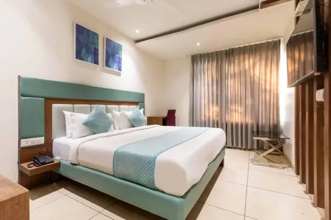 group holiday hotels in hotel the oasis bhopal