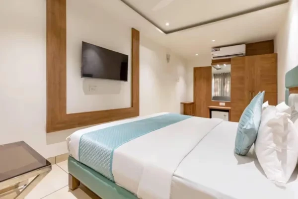 jacuzzi hotel in mp nagar zone 2, bhopal - hotel the oasis