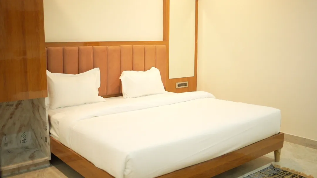 couple hotels in hotel the vinayak bhopal