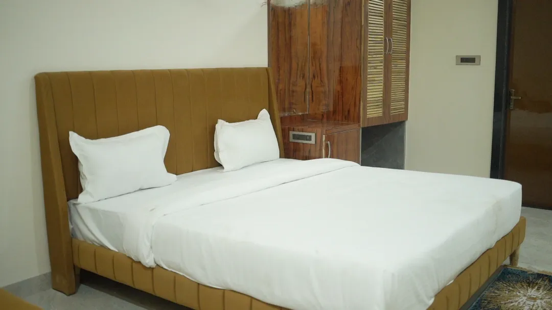 top hotels in hotel the vinayak bhopal