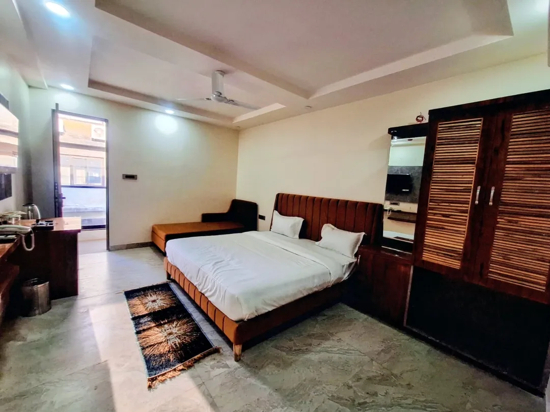hotel with swimming pool in shahpura, bhopal - hotel the vinayak
