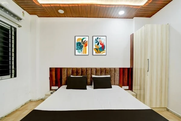 hotel with bar in gulmohar trilanga bhopal, bhopal - hotel trisha's