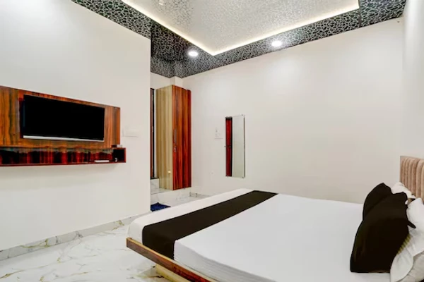 hotel with free parking in gulmohar trilanga bhopal, bhopal - hotel trisha's