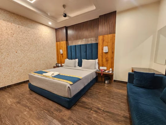 day time hotels in hotel white lily (a unit of amrit hotel) bhopal
