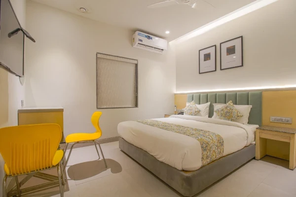 hotel with bar in chetak bridge, bhopal - hotel yellow courtyard unit of rvs group
