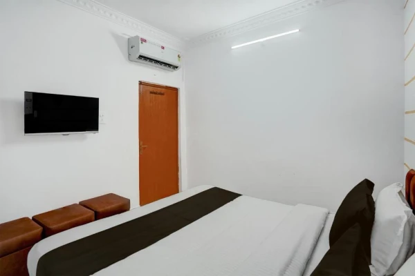 jacuzzi hotel in kolar road, bhopal - hotel zoyo inn