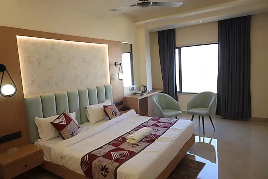 hotel with swimming pool in patel nagar, bhopal - kreston heights hotels banquets & restaurant