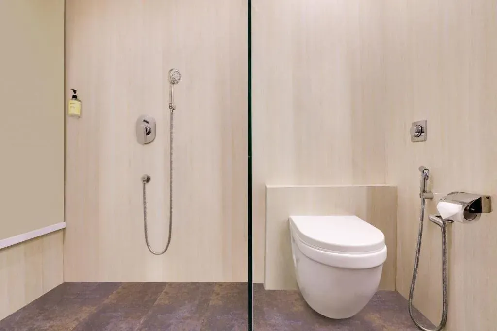 hotel near bhopal railway station - lemon tree hotel bhopal