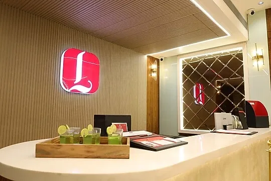 hotel near bhopal airport - lords inn sangam bhopal