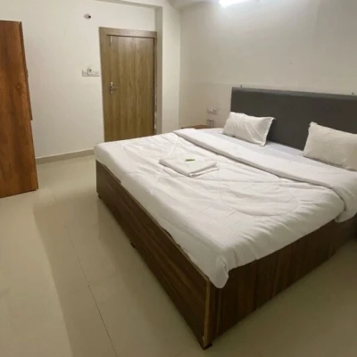 hotel with meeting room in narayan nagar, bhopal - mera stay inn