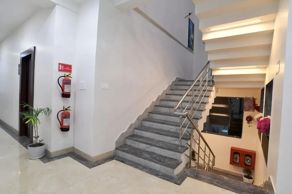 hotel with party hall in chetak bridge, bhopal - nyotel mp nagar