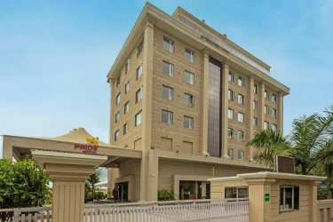 hotel with bar in nayapura, bhopal - pride hotel bhopal