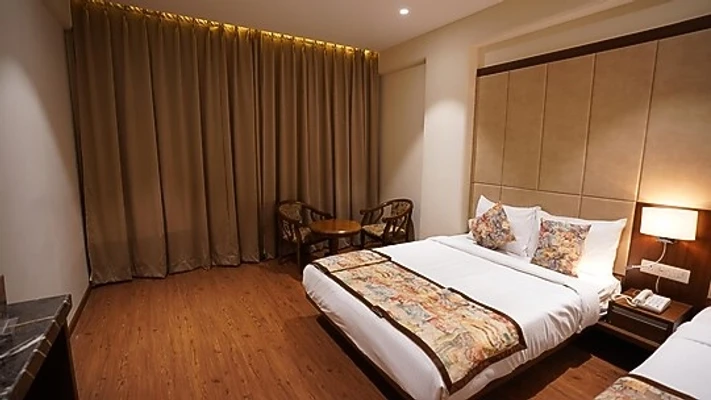 hotel with bar in nayapura, bhopal - pride hotel bhopal