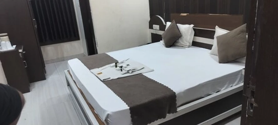 best early check in hotels in rk palace bhopal